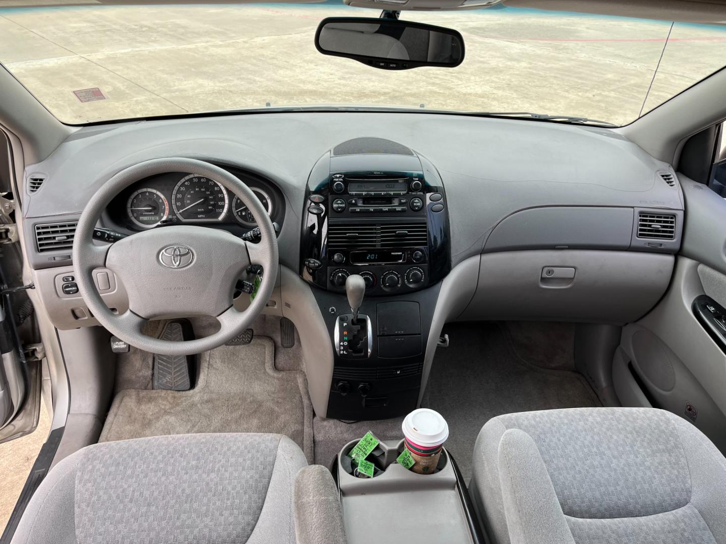 2005 SILVER /gray Toyota Sienna LE - 7 Passenger Seating (5TDZA23C75S) with an 3.3L V6 DOHC 24V engine, 5-Speed Automatic Overdrive transmission, located at 14700 Tomball Parkway 249, Houston, TX, 77086, (281) 444-2200, 29.928619, -95.504074 - Photo#10